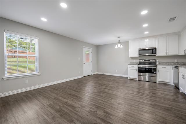 Photo - 907 W Collins St
