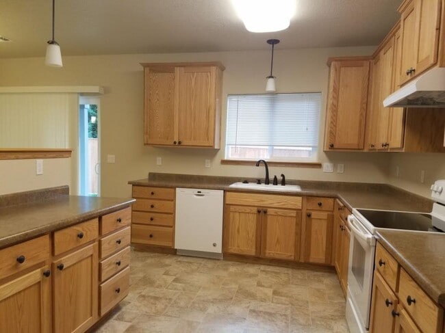 Photo - 1050 SW Princeton Pl