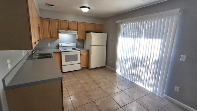 Photo - 3BR/2BA Single Family Home with Large Fenced Yard in Orlando!!