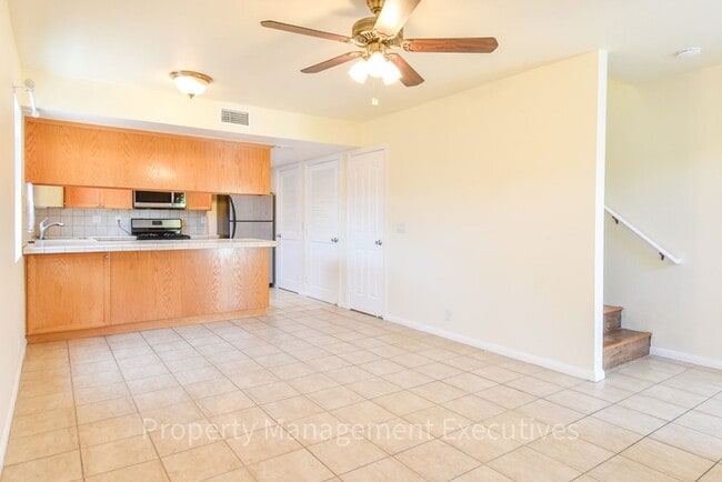 Photo - 2 Bed, 2 Bath Townhome with Garage & Bonus Room Unit 4815 Narragansett Ave