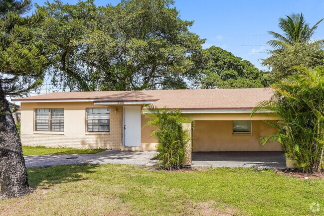 Building Photo - 3401 NW 18th Pl Rental