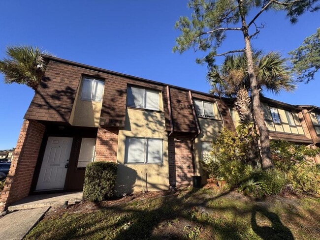 Photo - 2357 Tom Jones St