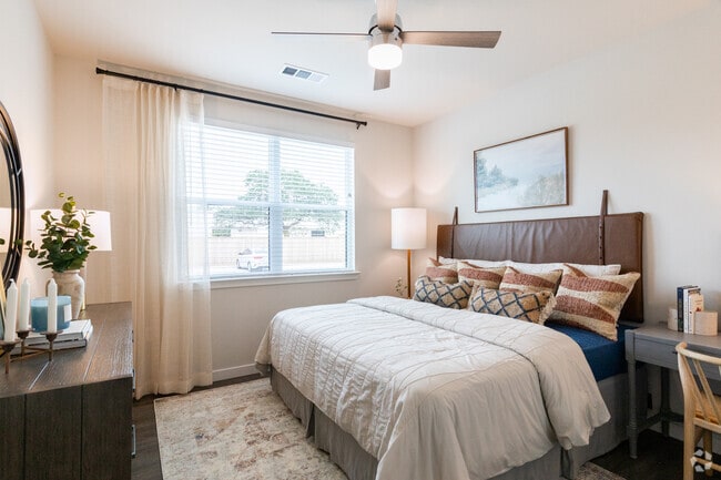 2 BR, 2 BA - 1046 SF