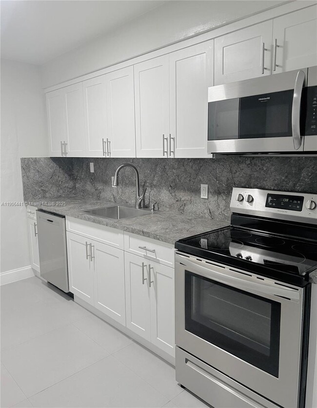 Building Photo - 1835 Scott St Unit A