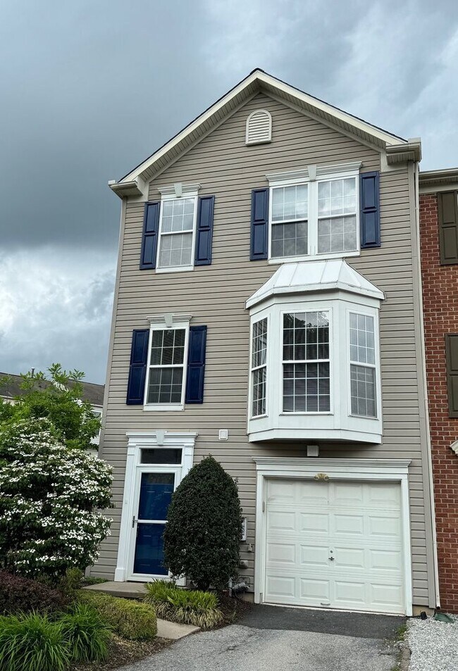 Lovely Townhome in Chapman Woods - Lovely Townhome in Chapman Woods