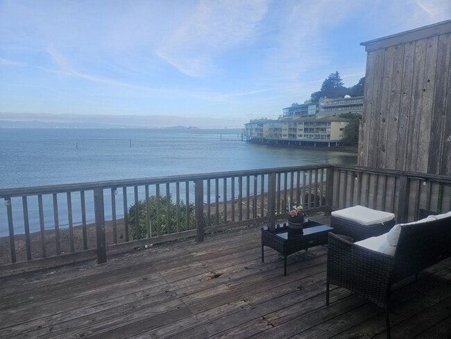 Building Photo - Live on the Water in Sausalito — 2BD with Direct Beach Access