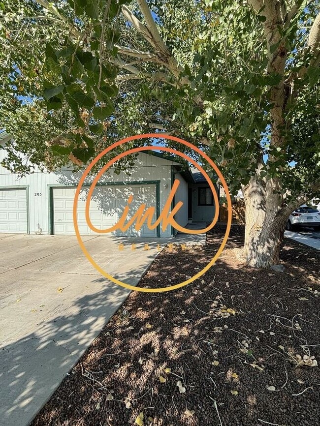Building Photo - Charming Duplex in Quiet Dayton Neighborhood! Rental