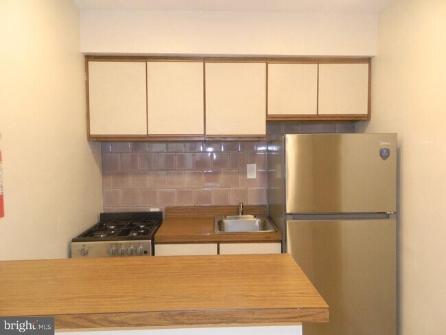 Building Photo - 513 12th St NE Unit 9