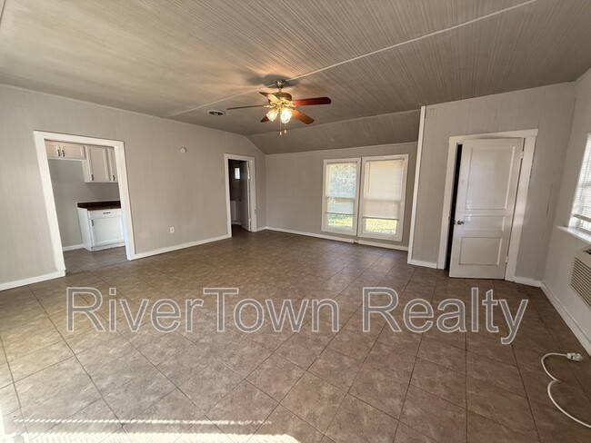 Building Photo - 1297 S Prescott St