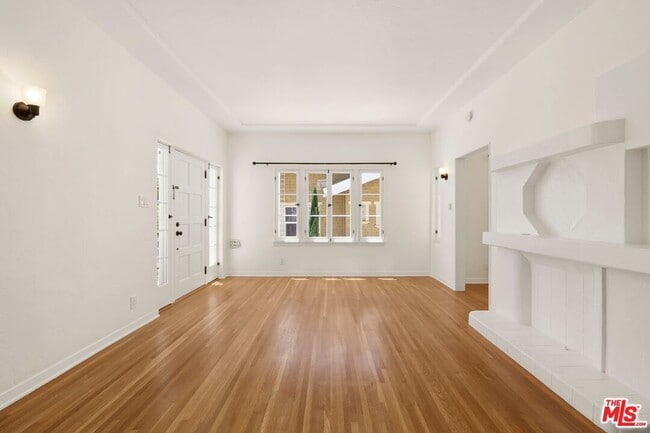 Photo - 2011 Beachwood Dr
