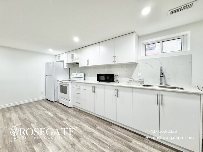 Photo - Cozy 2-Bedroom Basement Apartment with Parking in Oshawa — Cats Allowed Unité 2