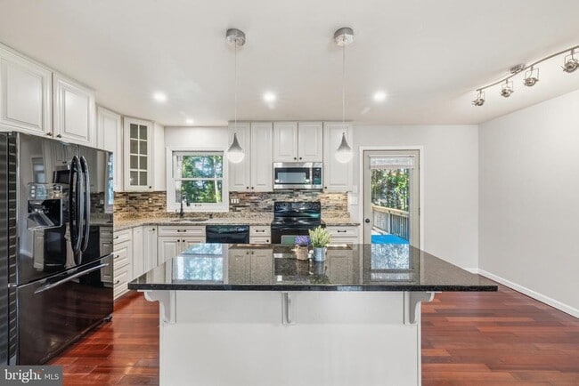 Photo - 301 Wicomico Rd