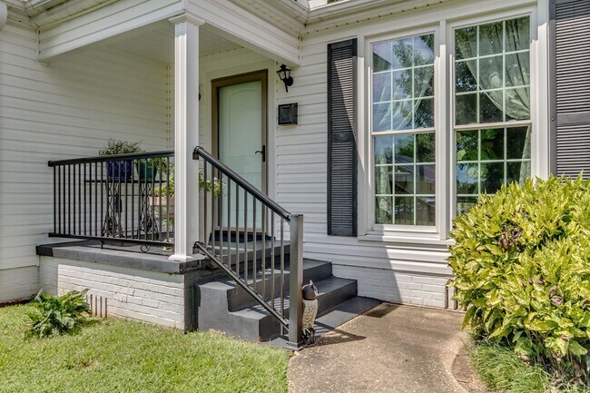 Photo - Beautiful 2 Bed 1 Bath Available in August!