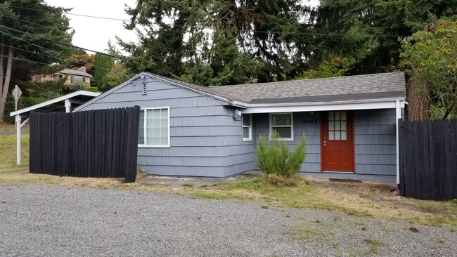 Charming Kenmore Cottage Three Blocks from... - Charming Kenmore Cottage Three Blocks from... House