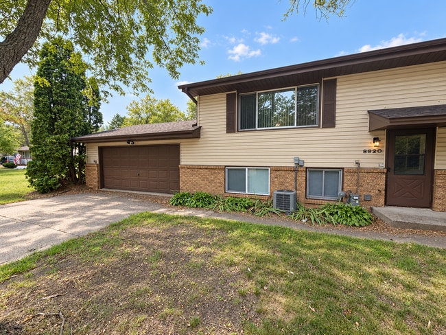 Building Photo - 8820-8822 Griggs Ave Unit 8820