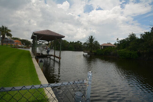 Photo - POOL home! SALTWATER CANAL...