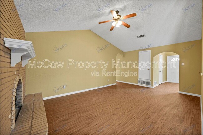 Photo - 207 Evelyn St