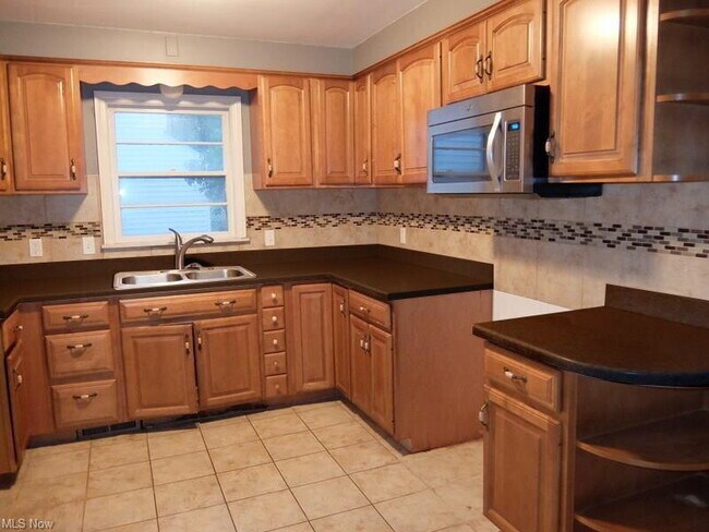 Photo - 2332 N Taylor Rd