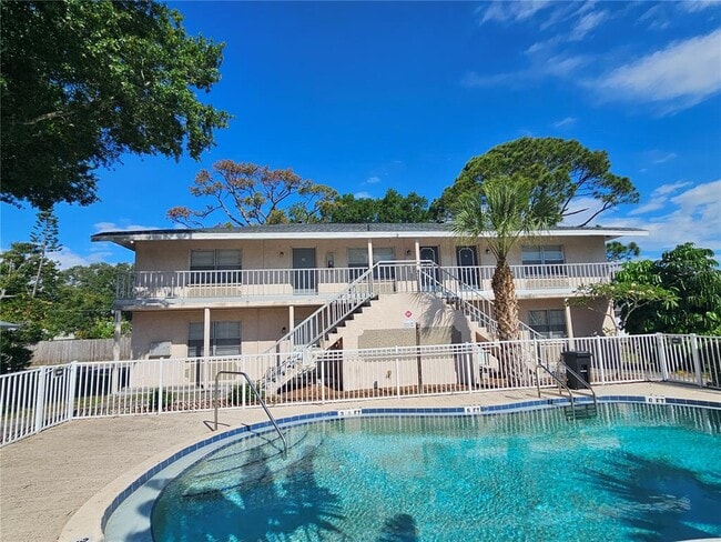Building Photo - 209 Northwest Jefferson Cir N Unit 15