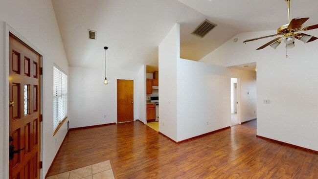 Photo - 811 7th St NW