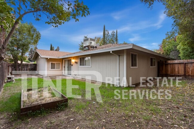 Photo - 6004 Rowan Way