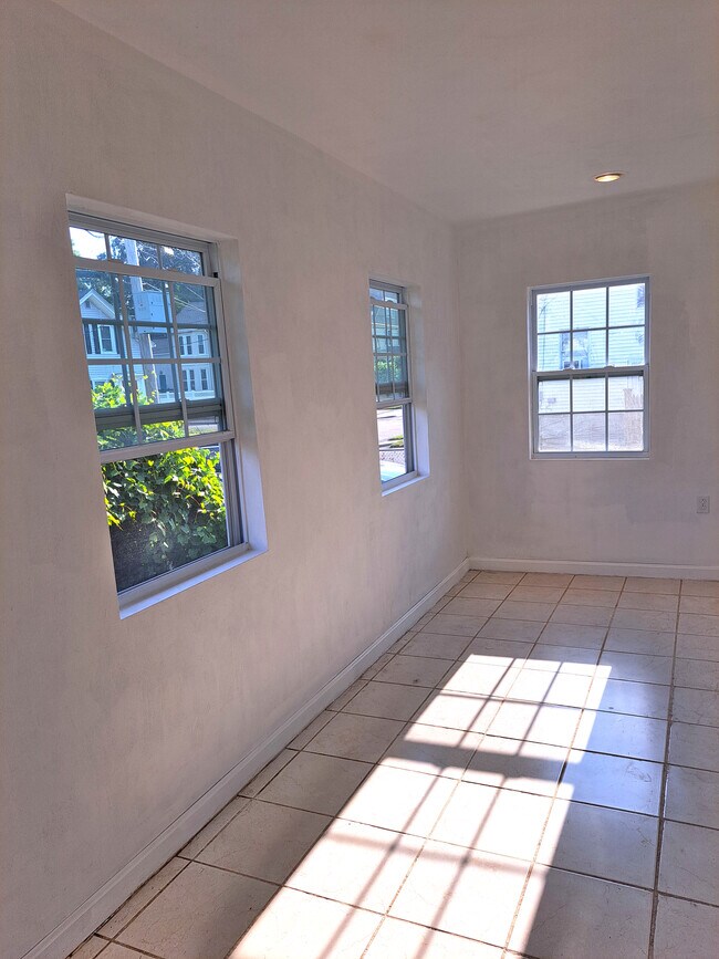 Photo - 158 Baker St