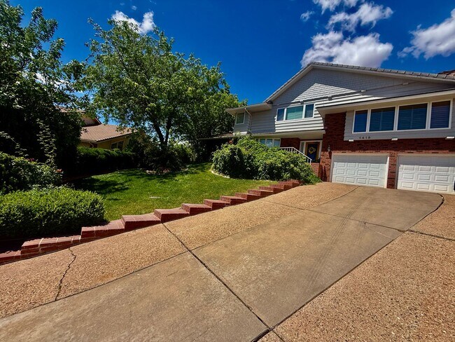 Photo - Distinctive and Spacious 5-BR Home in Bloomington