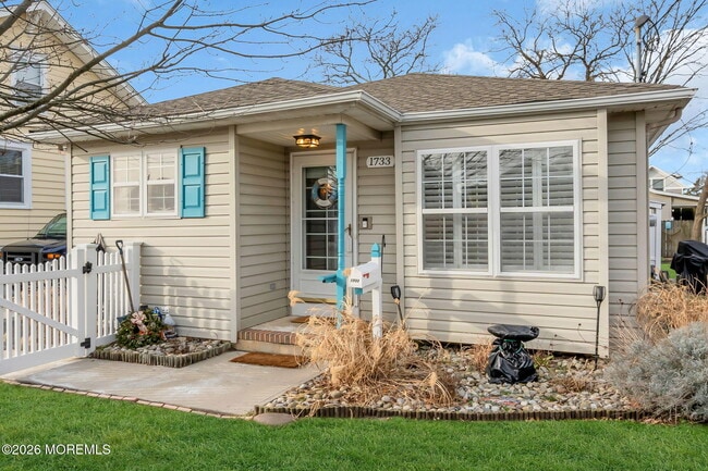 Photo - 1733 Melrose Ave