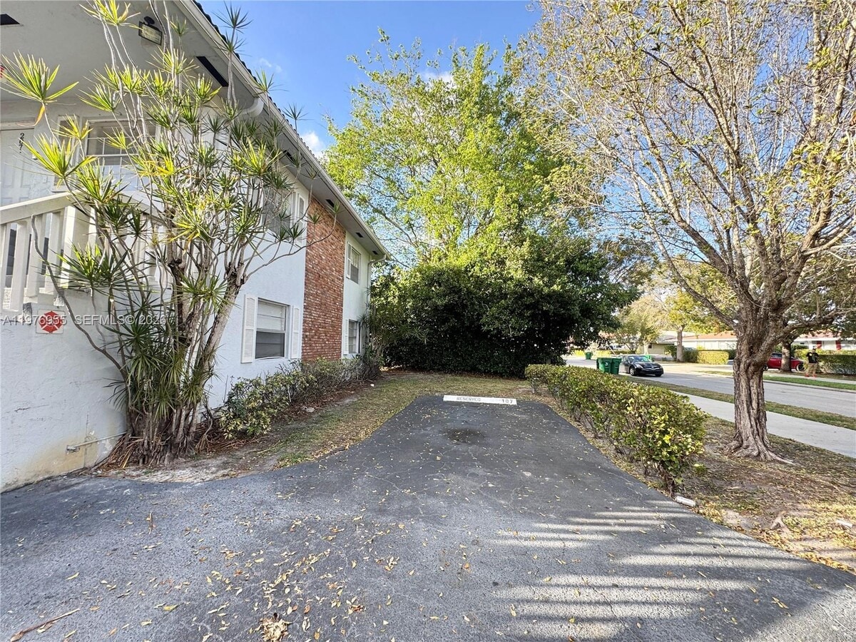 Photo - 4140 Woodside Dr Unit 107