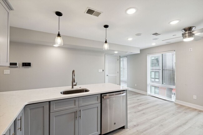 Photo - 2408 N Mascher St Unit 2
