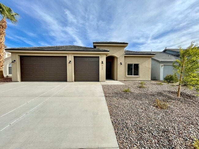 Photo - Beautiful 3 Bedroom Home on Desert Lakes Golf Course!