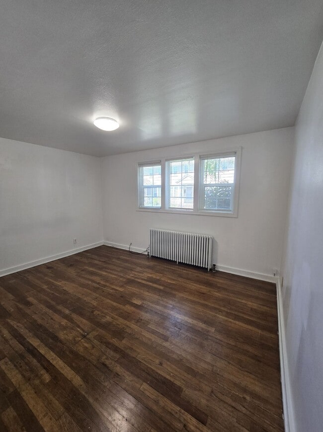 Photo - 449 NE Winchester St