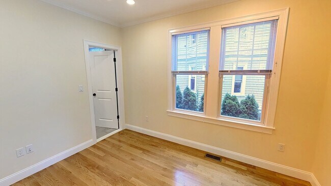 119 Westbourne Ter Unit 1