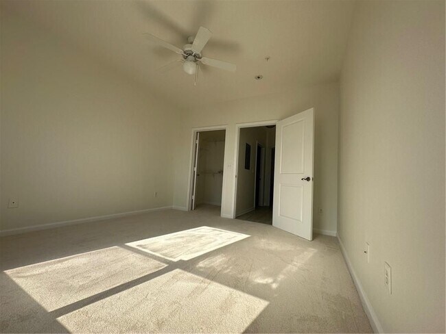 Photo - 821 Ralph McGill Blvd NE Unidad 2211