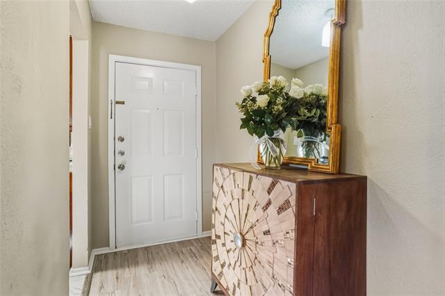 Photo - 702 Michol St