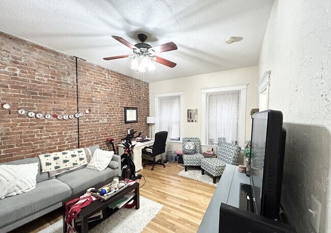 Photo - 39 Hemenway St Unidad 2