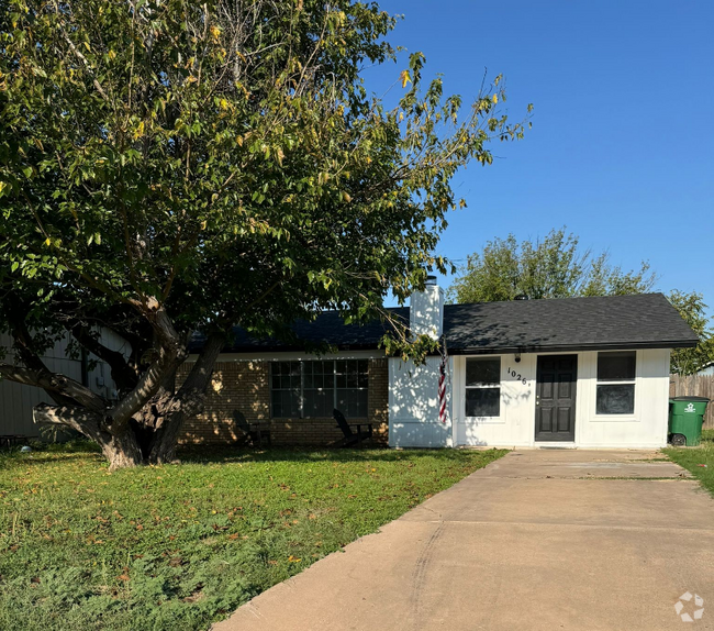 Building Photo - 1026 Almond Cir Rental