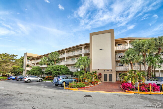 Building Photo - 1903 Bermuda Cir Unit B4 Rental
