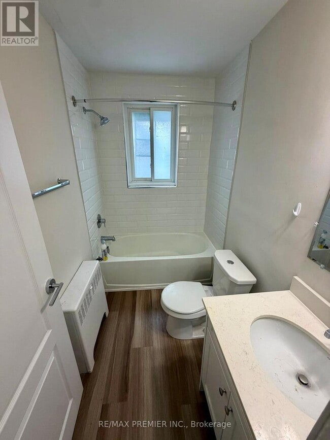 Photo - 10 Crosthwaite Ave S Unité 1