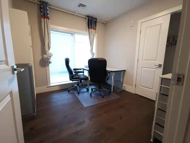 Photo - 214 Market St Unit 1