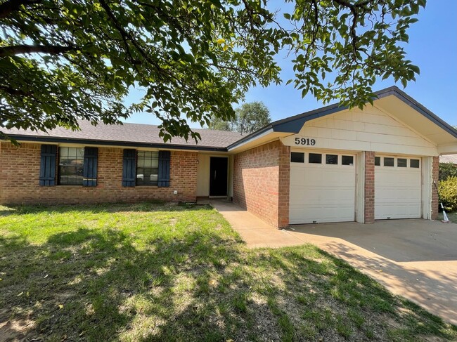 Building Photo - 3/2/2 in Frenship ISD Rental