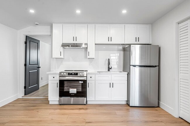 Building Photo - Newly Remodeled JADU for Rent – Modern & Private