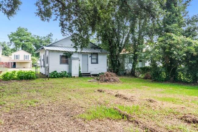 Photo - 206 Hobson St