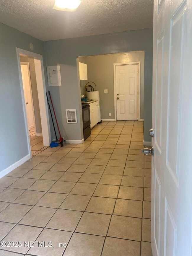 Photo - 5754 Moncrief Rd
