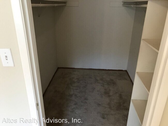 Photo - 2456 Karen Dr