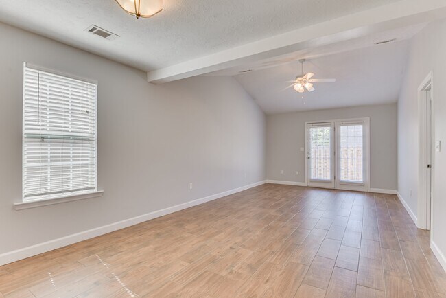 Photo - 1609 Bradley Way