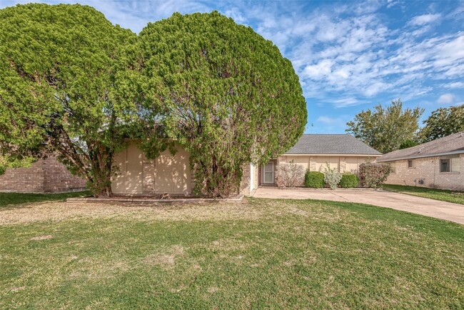 Building Photo - 15934 Beechnut St