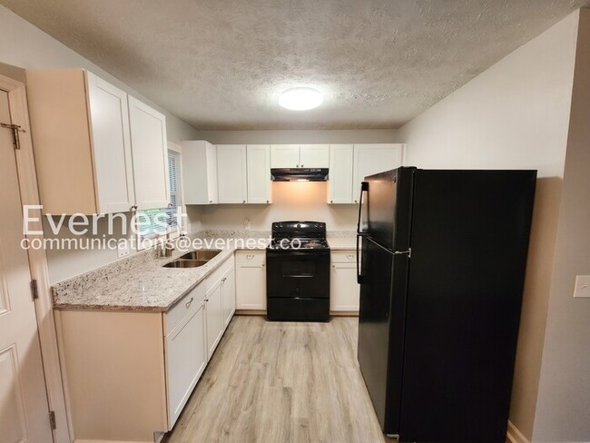 Photo - 908 Hickory Dr