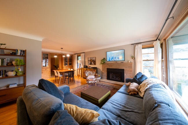 Photo - 3412 Coolidge St NE