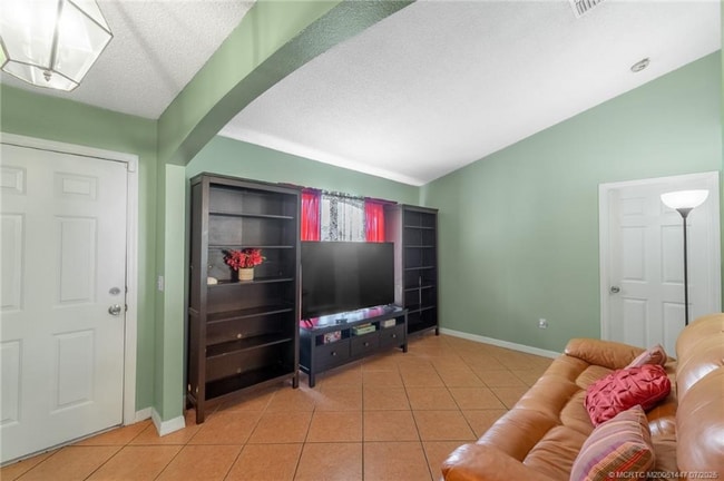 Photo - 556 SW Buswell Ave